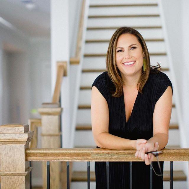 Marissa Boyle casually welcoming you into her coaching program